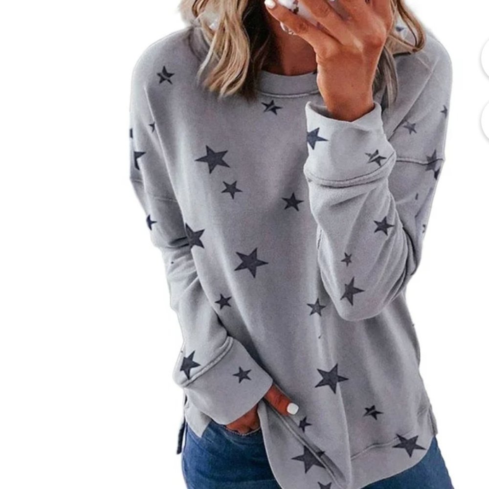 Light gray and black star pullover sweatshirt